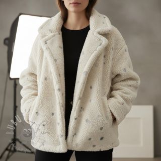 Tkanina płaszczowa TEDDY Tossed hearts silver