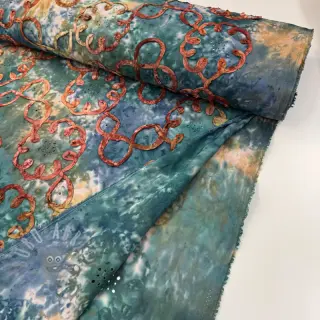 Bawełniana tkanina TIE DYE EMBROIDERY Elise tape design C