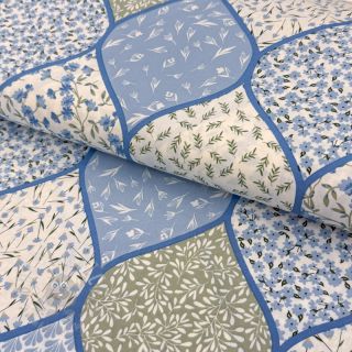 Bawełniana tkanina Flowers patchwork baby blue