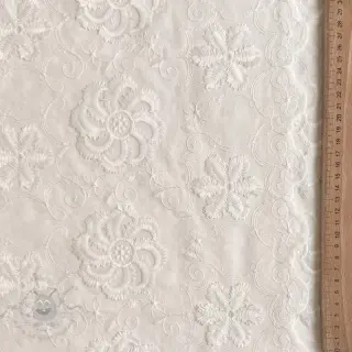 Bawełniana tkanina EMBROIDERY Catchy Flowy white