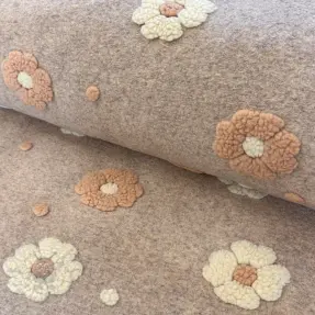 Tkanina płaszczowa LUXE with 3D Flowers sand