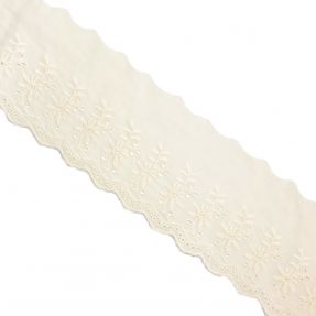 Koronka Double flower off white