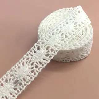Madeira Ornament white 2