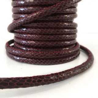 Sznurek imitacja skóry Snake bordeaux