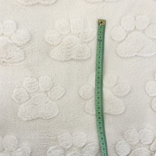 Polar Paw prints ecru