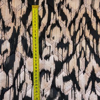 Pikowana tkanina Blurry Ikat black