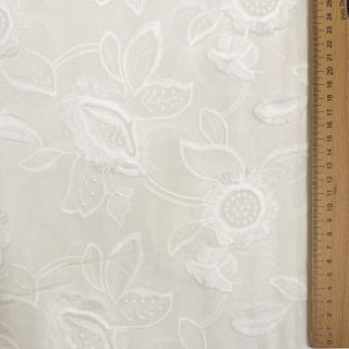 Bavlnená látka EMBROIDERY Catchy Swingy off white