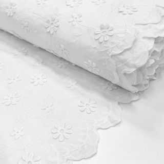 Bavlnená látka EMBROIDERY Catchy daisy white
