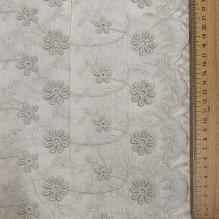 Bavlnená látka EMBROIDERY Catchy daisy beige