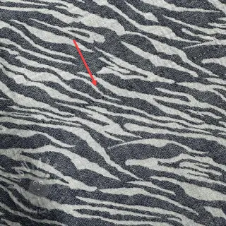 Muślin double gauze JACQUARD Animal pattern navy 2. gatunek