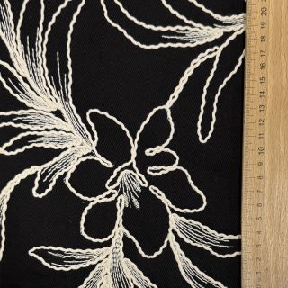 Bawełniana tkanina EMBROIDERY GABARDINE Luana black